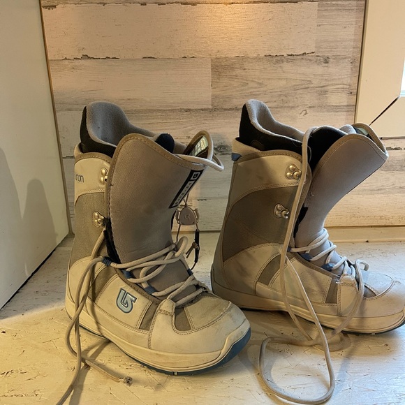 Burton Shoes - Burton Tribute Women’s size 10 snowboard boots